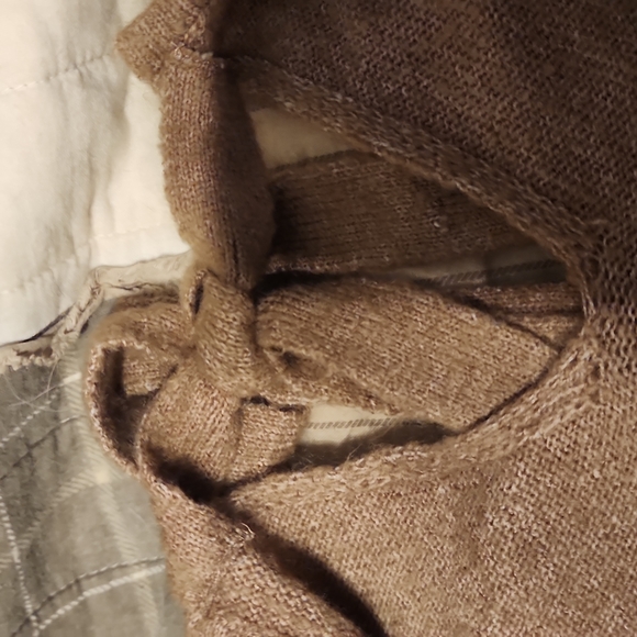 Beautiful sweater NWOT M/L - Picture 2 of 2